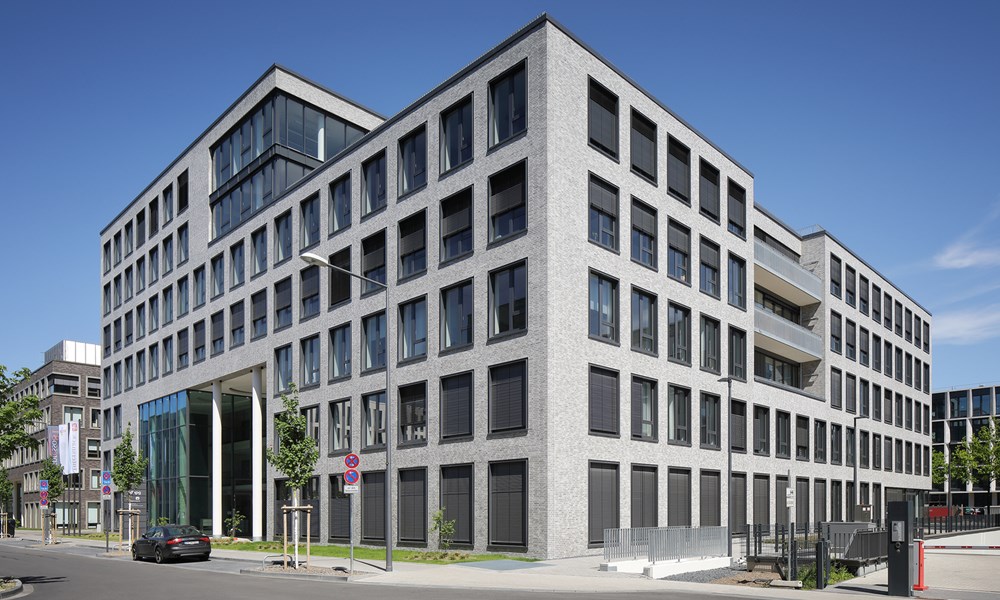 Großobjekt mit dem R1044