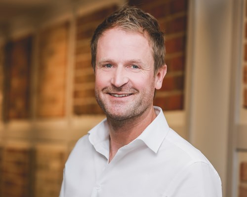 Tobias Knott